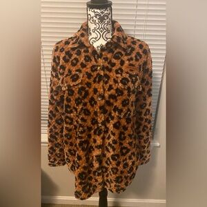 Simply Southern leopard 🐆 print fuzzy Shacket size medium